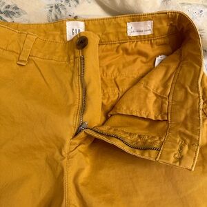 Gap girlfriend chino in good condition